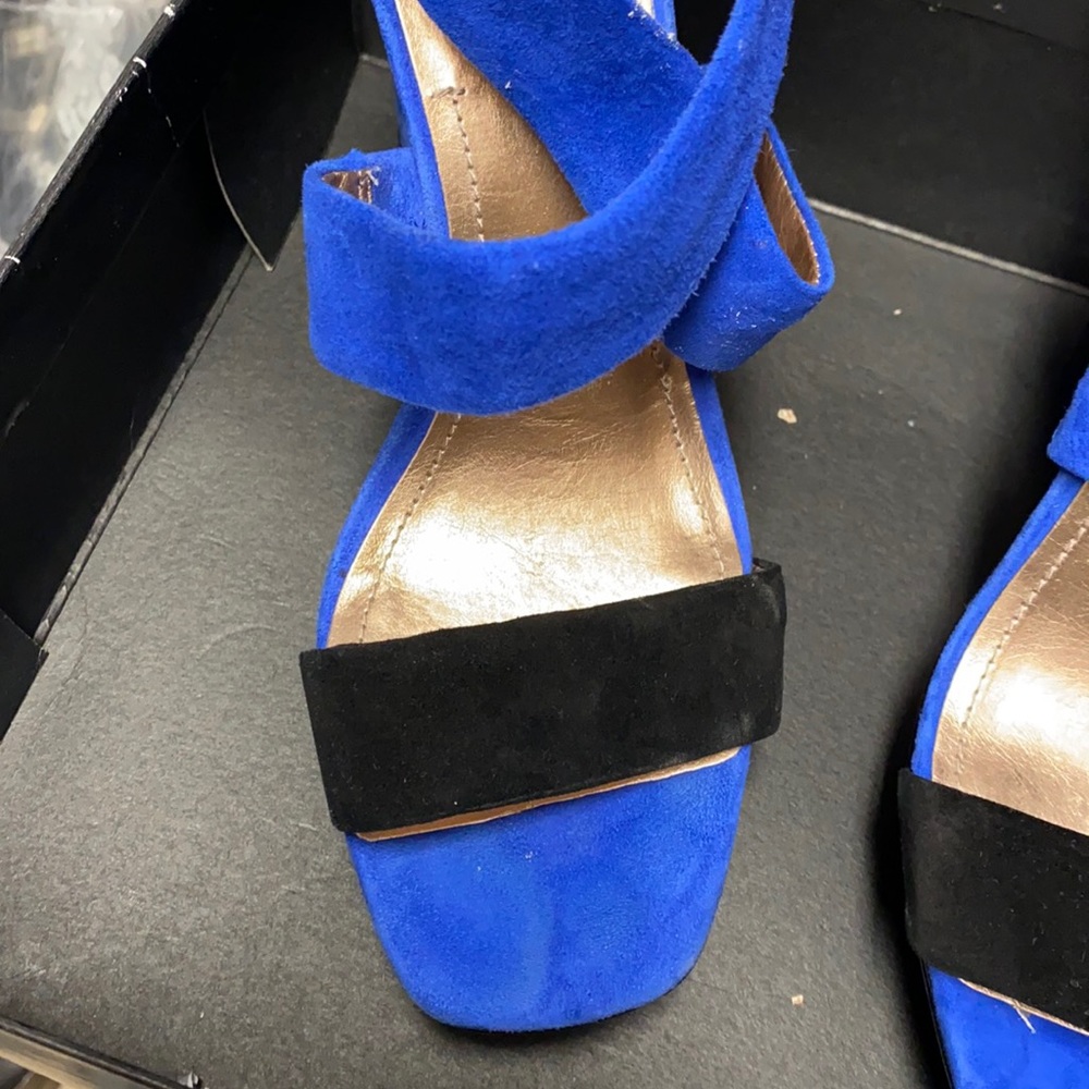 BCBG block color heels